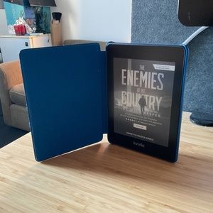 8GB Kindle Paperwhite + Fabric Bookcover Case - Great condition - No charger